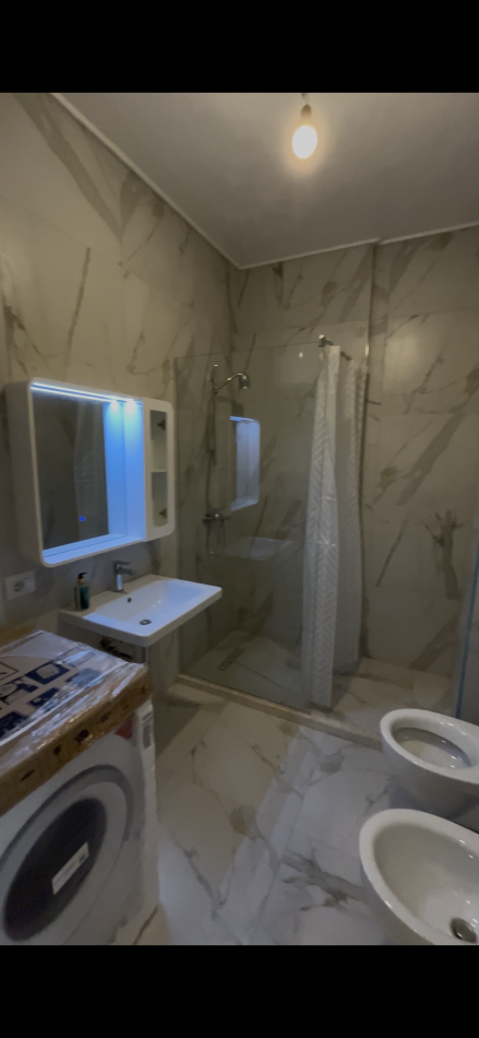 Tirane, jepet me qera nga Pronari, pa-komision apartament 2+1+Ballkon Kati 3, 100 m² 601 € 