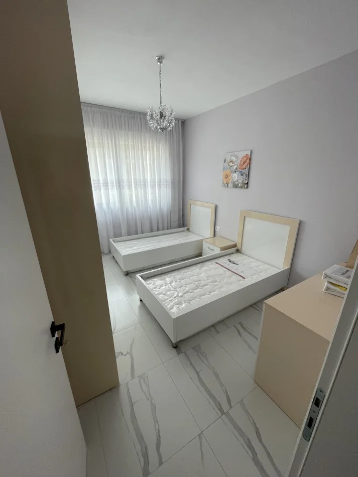 Tirane, jepet me qera 2+1+Ballkon Kati 5, 98 m² 750 € 