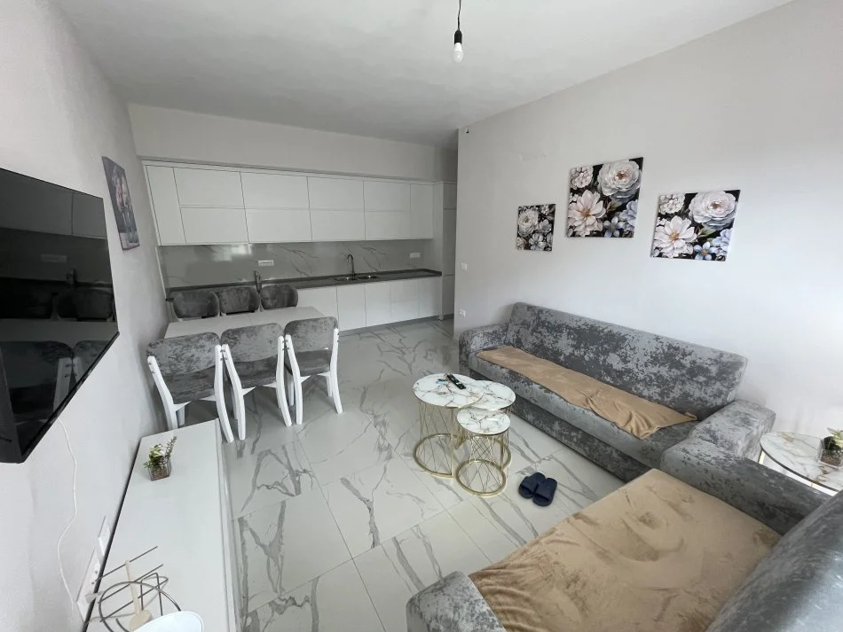 Tirane, jepet me qera 2+1+Ballkon Kati 5, 98 m² 750 € 