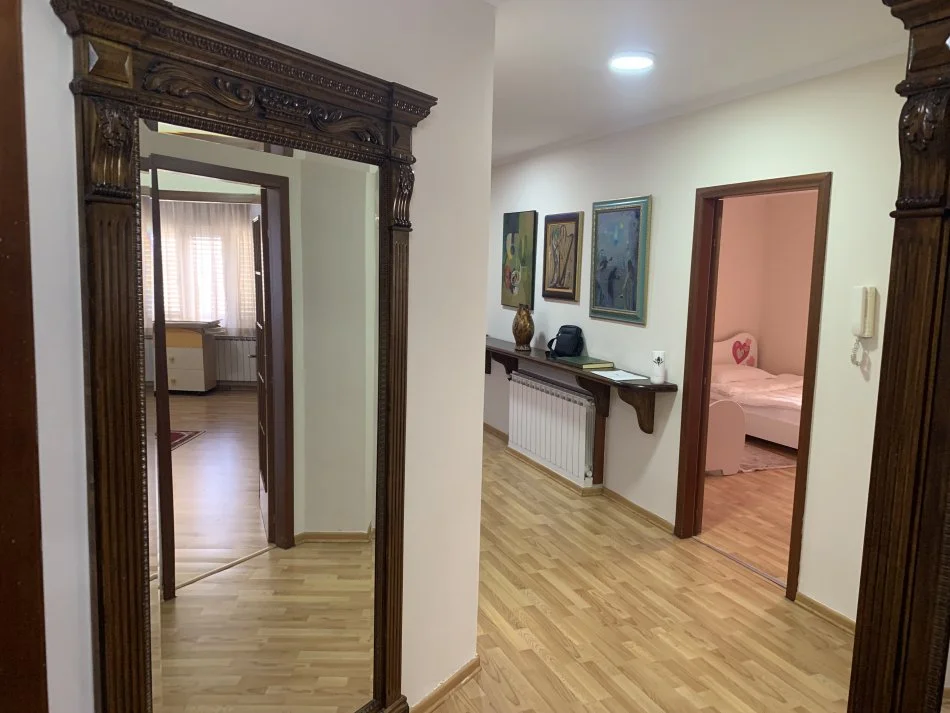 Tirane, jepet me qera apartament 2+1 Kati 3, 86 m² 700 € (Komuna e Parisit)