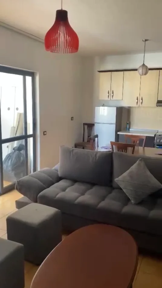 Tirane, jepet me qera apartament 2+1 Kati 8, 100 m² 550 € (Rruga e Kavajes prane Square 21)