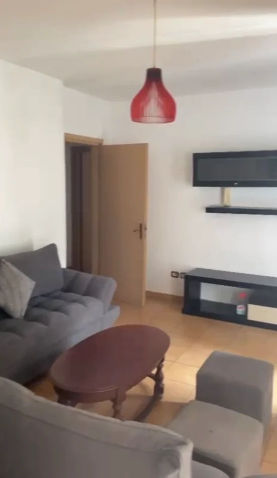 Tirane, jepet me qera apartament 2+1 Kati 8, 100 m² 550 € (Rruga e Kavajes prane Square 21)