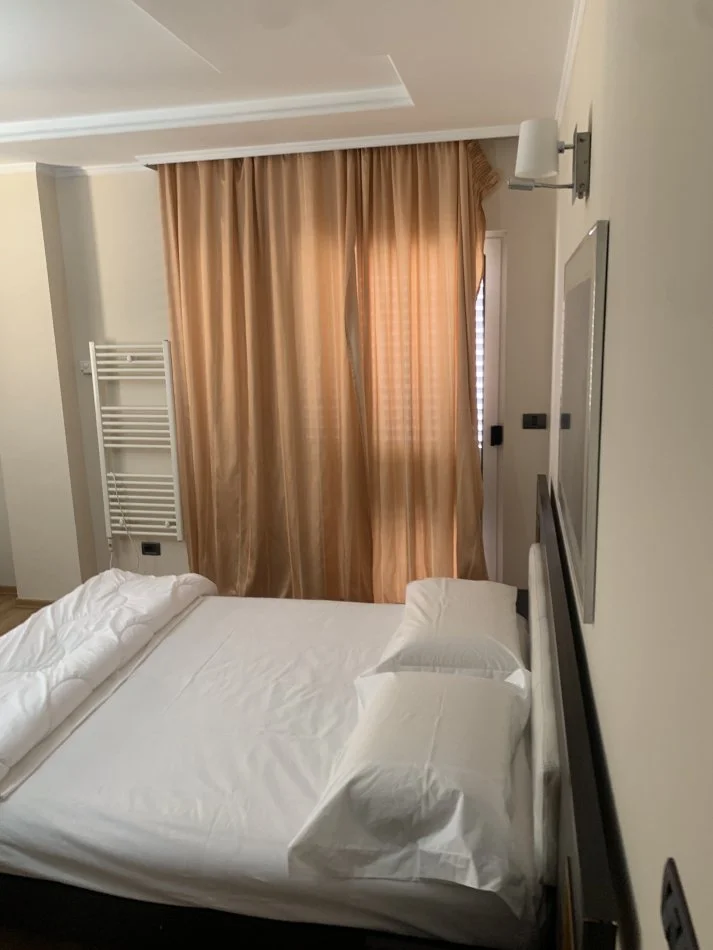 Tirane, jepet me qera apartament 2+1 Kati 3, 86 m² 700 € (Komuna e Parisit)