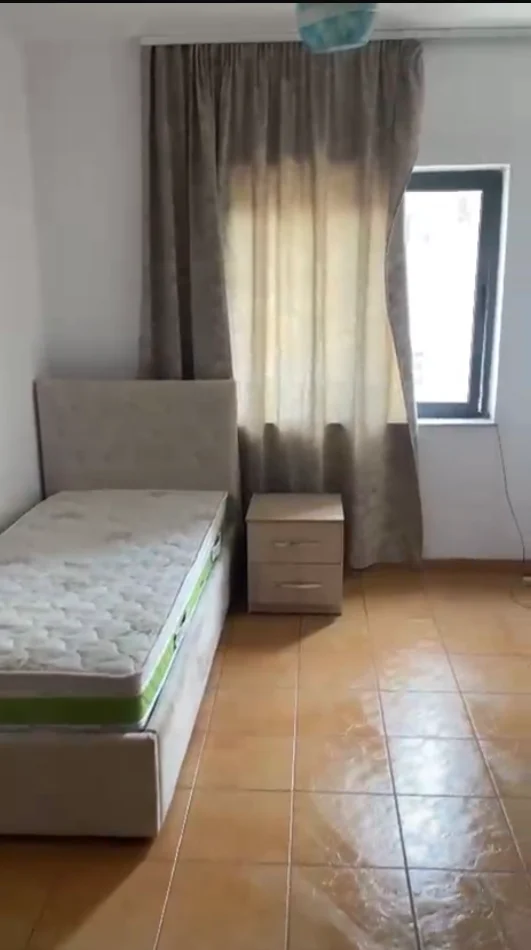 Tirane, jepet me qera apartament 2+1 Kati 8, 100 m² 550 € (Rruga e Kavajes prane Square 21)