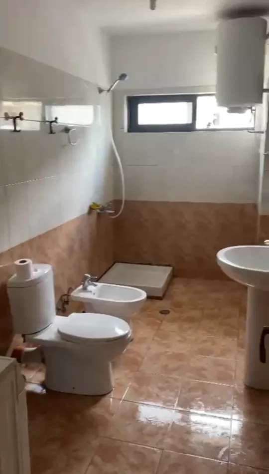 Tirane, jepet me qera apartament 2+1 Kati 8, 100 m² 550 € (Rruga e Kavajes prane Square 21)