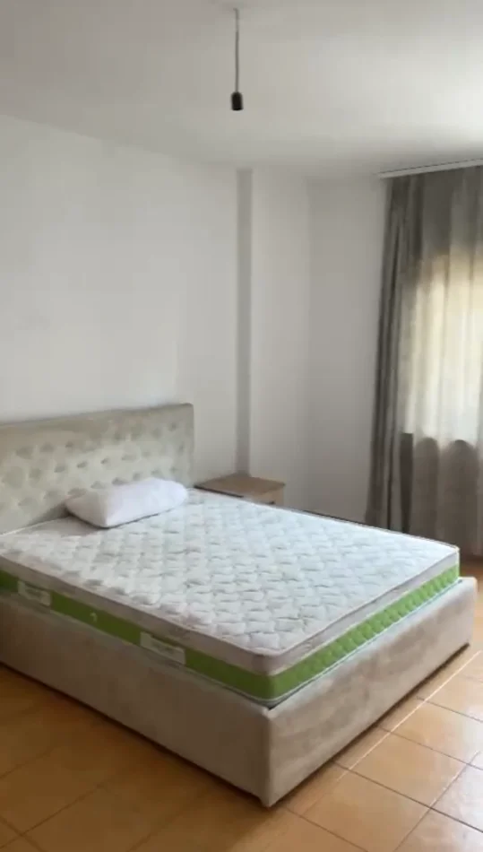 Tirane, jepet me qera apartament 2+1 Kati 8, 100 m² 550 € (Rruga e Kavajes prane Square 21)