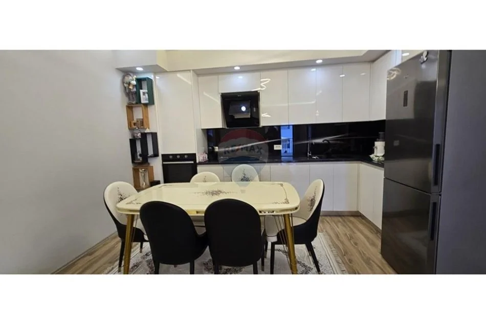 Tirane, shitet apartament 3+1+2 + Post Parkimi 🅿️ , 140 m² 260.001 € (Green City, Unaze e Re)