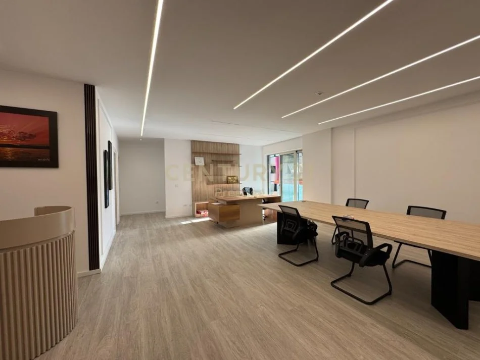 Tirane, shes apartament 2+1 Kati 8, 145 m² 550.000 € 