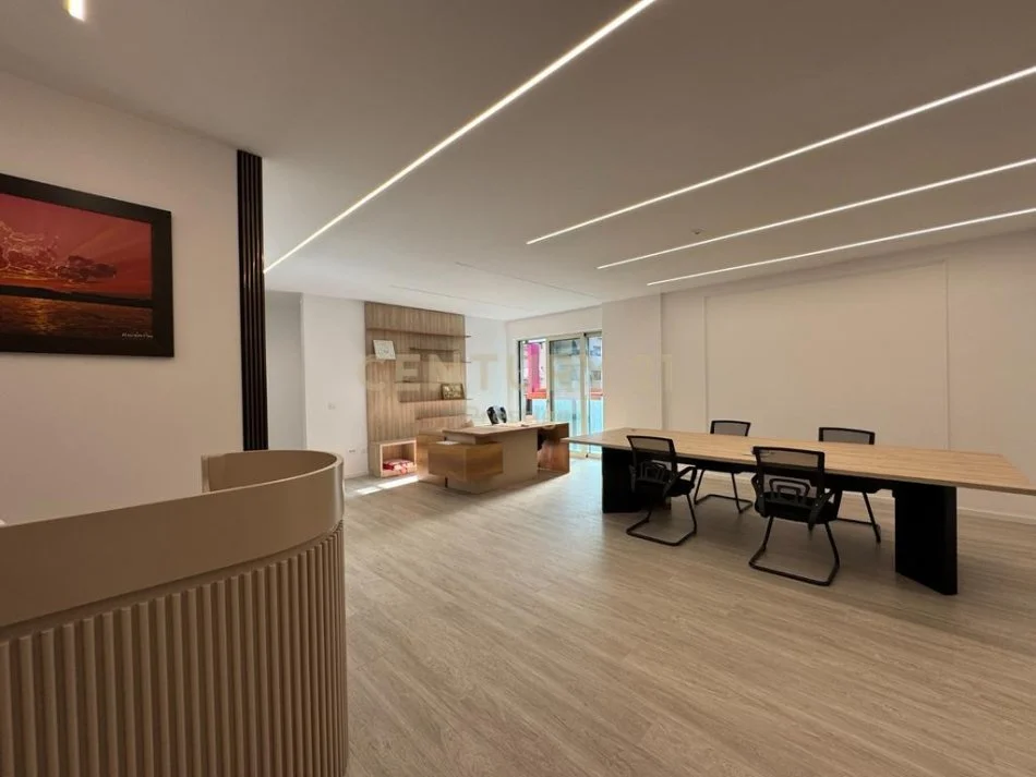 Tirane, shes apartament 2+1 Kati 8, 145 m² 550.000 € 