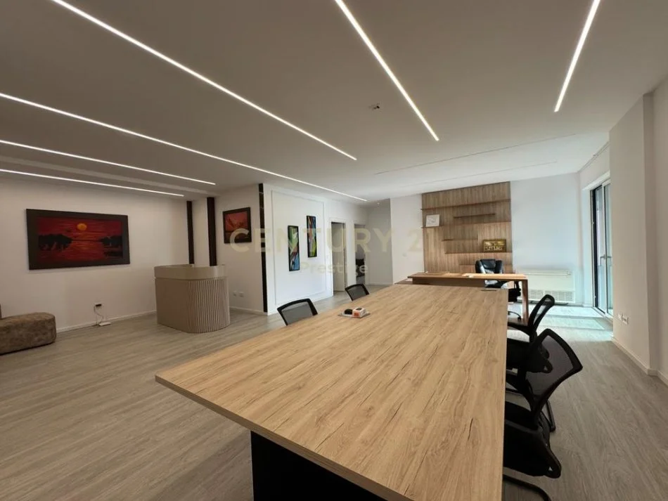 Tirane, shes apartament 2+1 Kati 8, 145 m² 550.000 € 