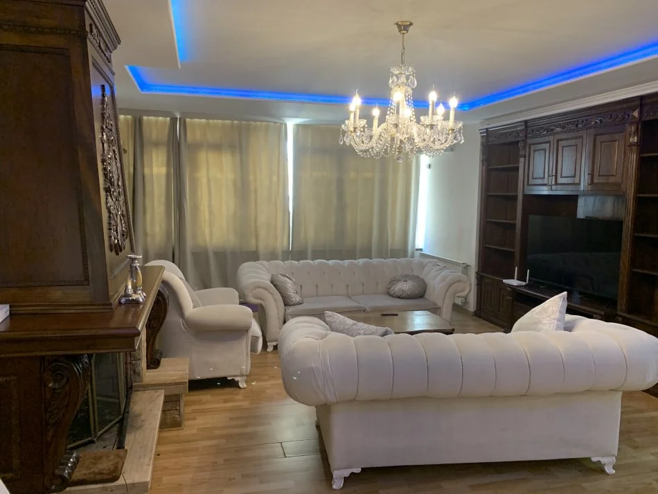 Tirane, jepet me qera apartament 2+1 Kati 3, 86 m² 700 € (Komuna e Parisit)