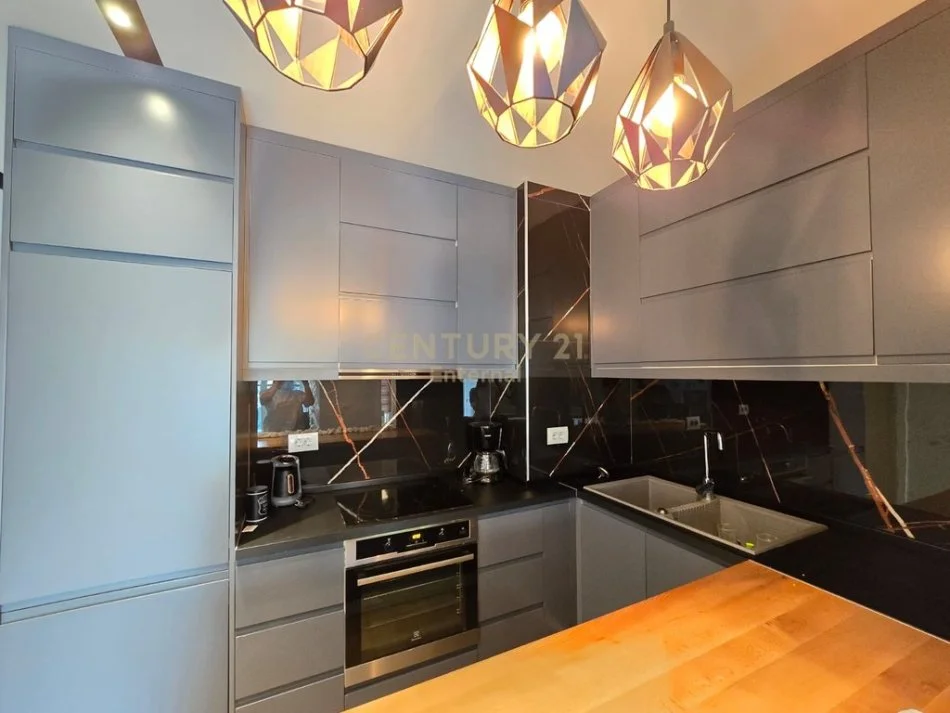 Tirane, shitet apartament 2+1 Kati 3, 127 m² 470.000 € (Ambasador 3)