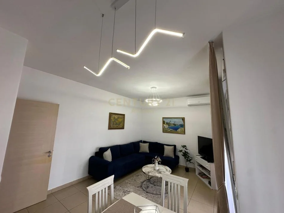 Tirane, jepet me qera apartament 1+1 Kati 4, 70 m² 600 € 