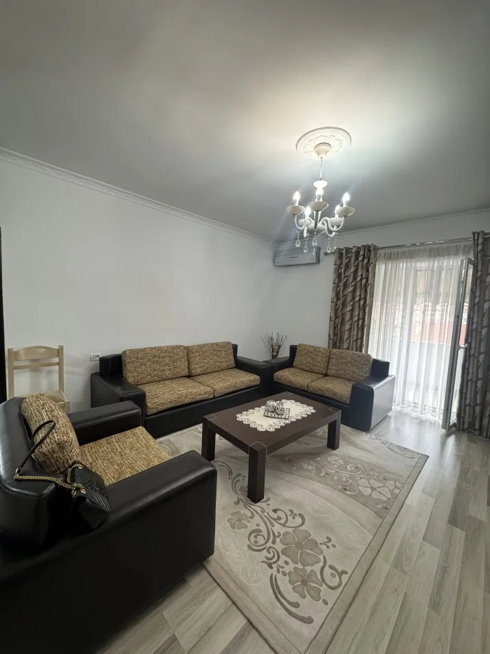 Tirane, jepet me qera apartament 3+1+Aneks Kati 3, 103 m² 550 € (Nuci naci, prane Selites dhe afer shkolles 26 nentori)