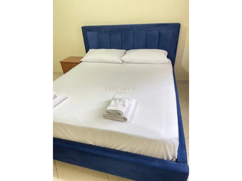 Tirane, jepet me qera apartament 1+1 Kati 3, 70 m² 500 € (selvia)