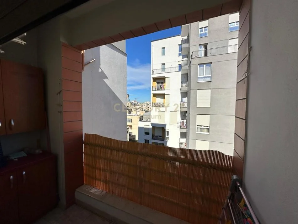 Tirane, jepet me qera apartament 1+1 Kati 4, 70 m² 600 € 