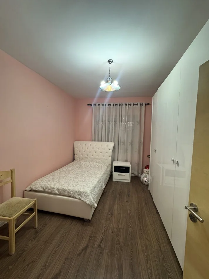 Tirane, jepet me qera apartament 3+1+Aneks Kati 3, 103 m² 550 € (Nuci naci, prane Selites dhe afer shkolles 26 nentori)