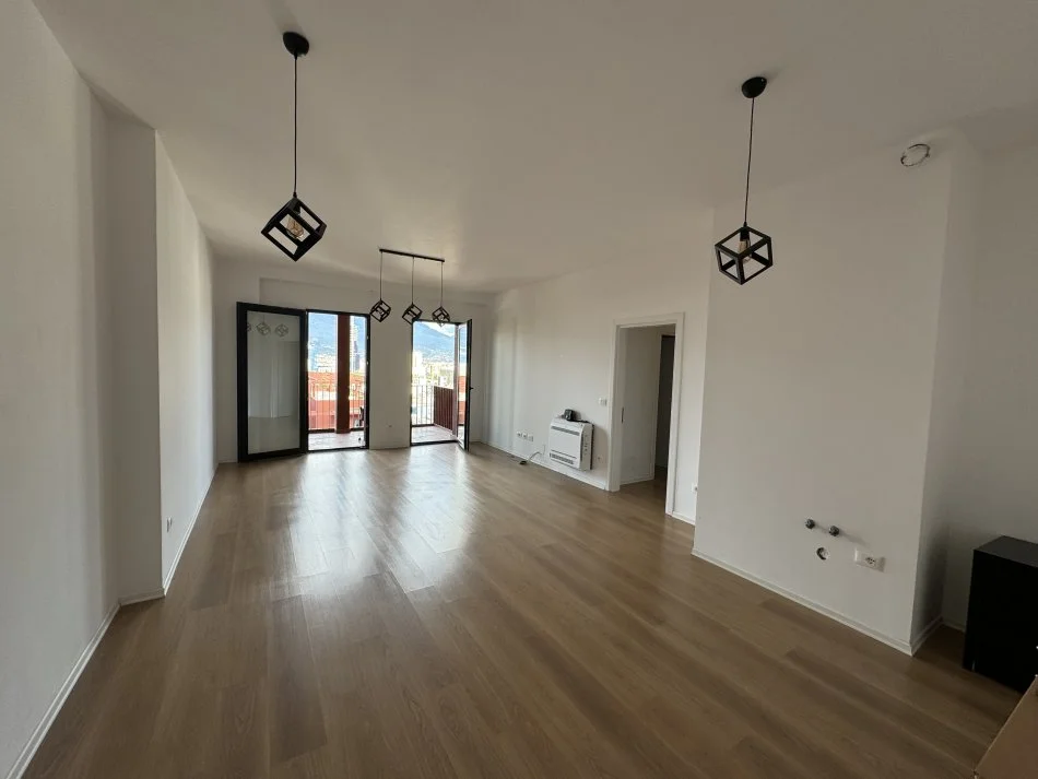 Tirane, jepet me qera ambjent biznesi Kati 18, 160 m² 1.700 € 