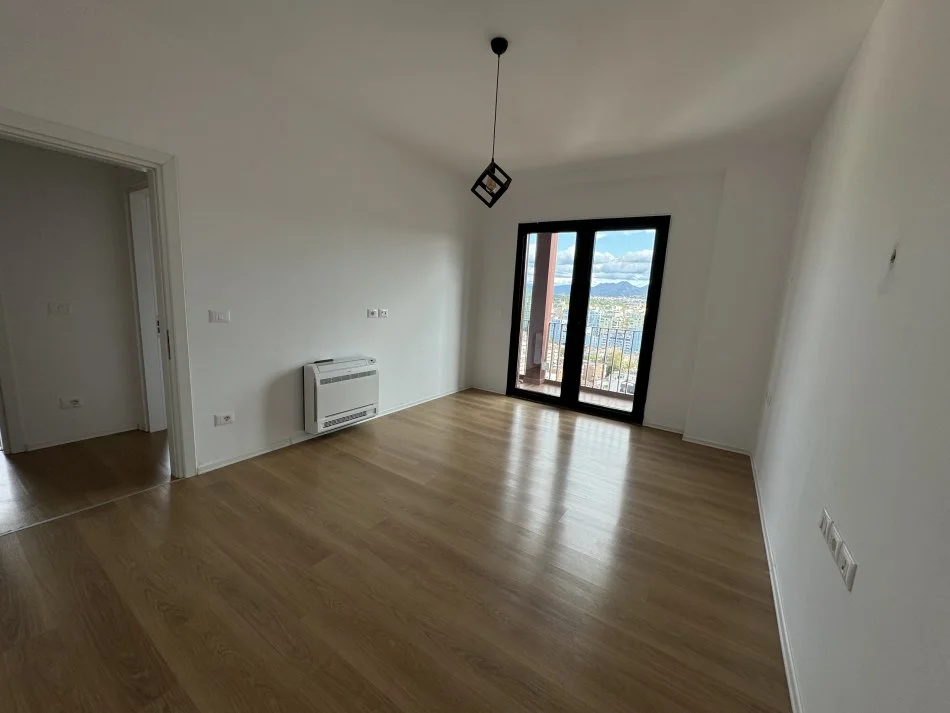 Tirane, jepet me qera ambjent biznesi Kati 18, 160 m² 1.700 € 