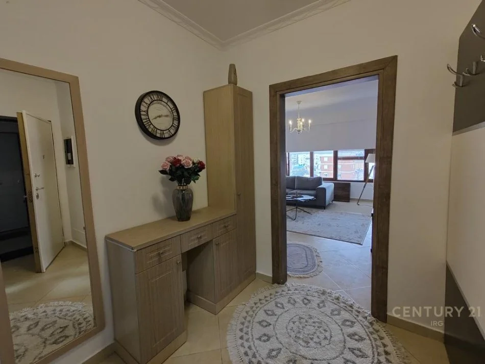 Tirane, jepet me qera apartament+verande | Penthouse 2+1 Kati 7, 120 m² 1.000 € (Myslym Shyri)
