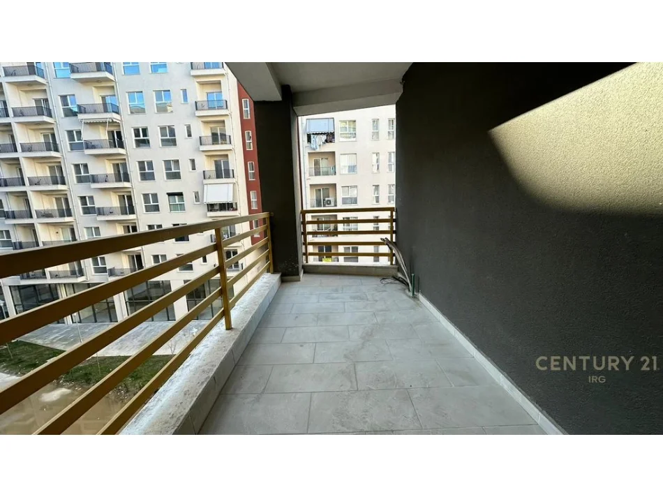 Tirane, jepet me qera ambjent biznesi Kati 3, 71 m² 600 € (laprake)