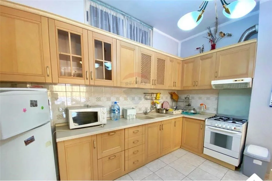 Tirane, jepet me qera apartament Kati 3, 140 m² 650 € 