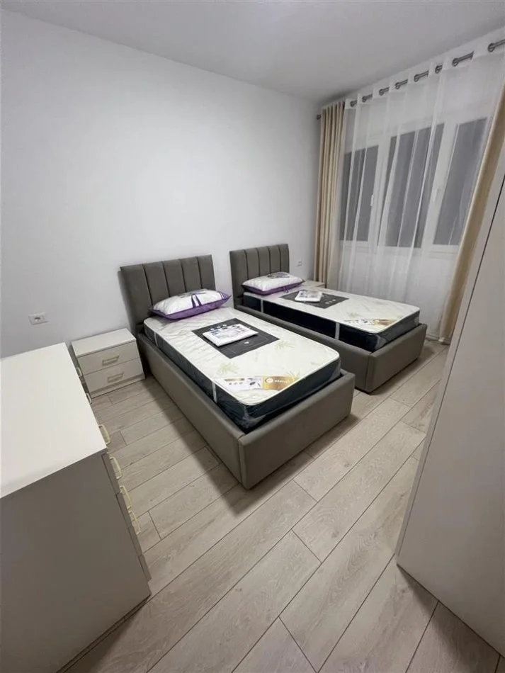 Tirane, jepet me qera apartament 2+1+Ballkon Kati 9, 100 m² 600 € (Ish fusha e aviacionit)
