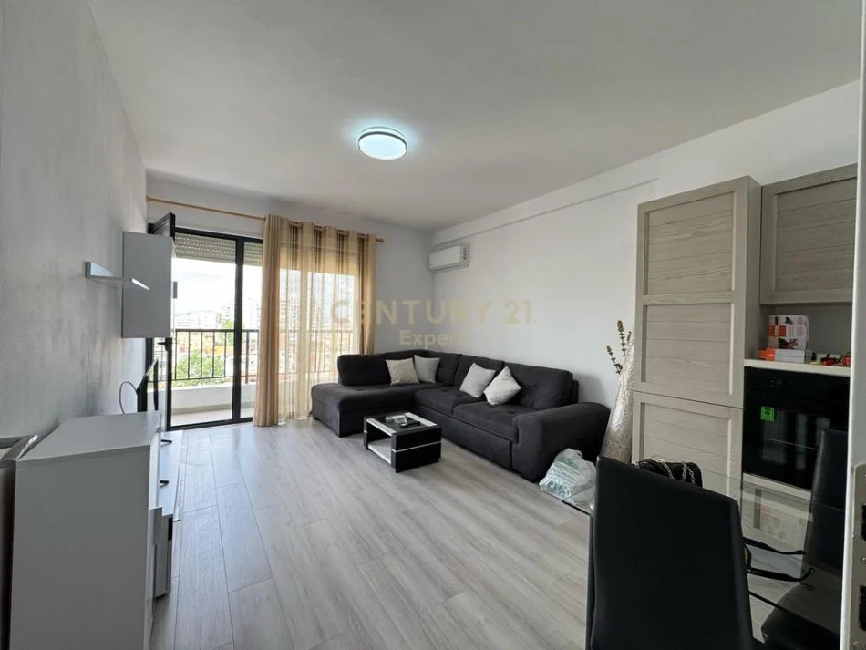 Tirane, jepet me qera apartament 1+1 Kati 7, 81 m² 650 € (Rruga e durresit)