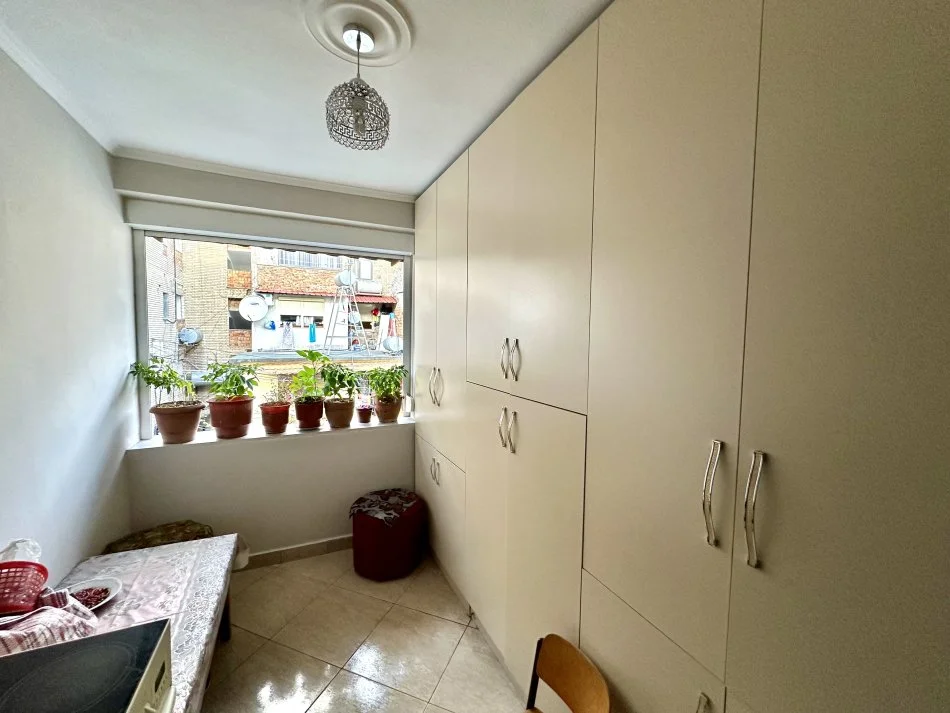 Elbasan, shitet apartament 2+1+Ballkon Kati 3, 81 m² 80.000 € (Rruga Qemal stafa)