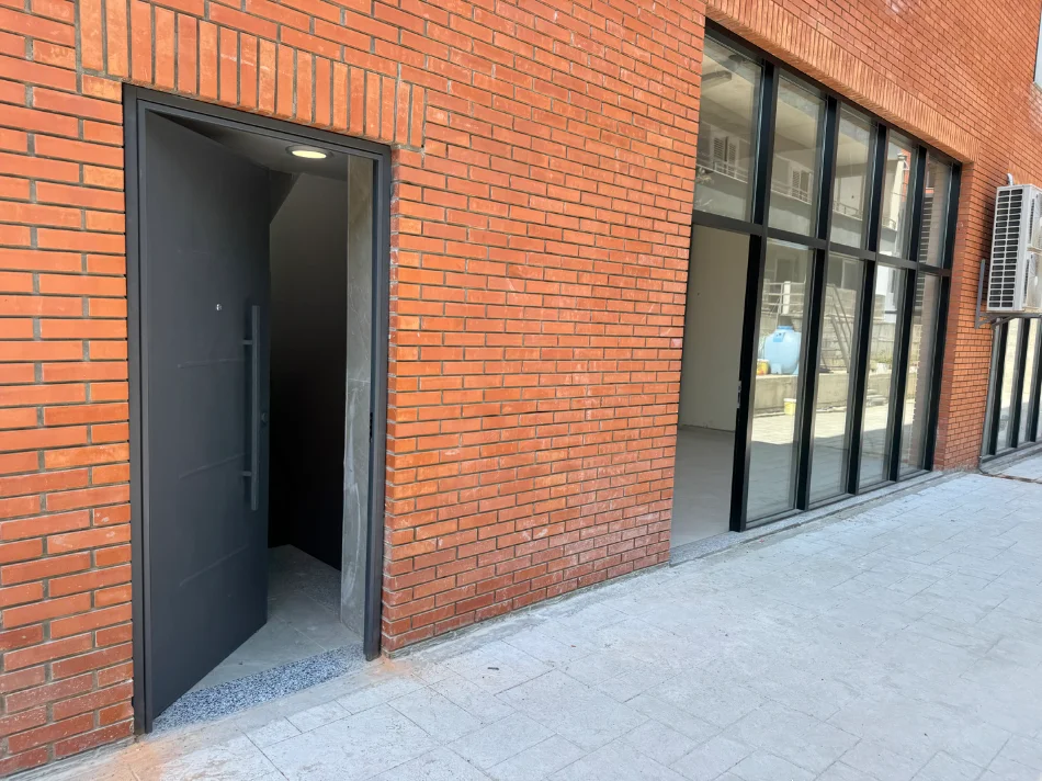 Tirane, jepet me qera ambjent biznesi Kati 0, 76 m² 80.000 Lekë (Rruga “Demokracia”, Paskuqan 2, Tirane)