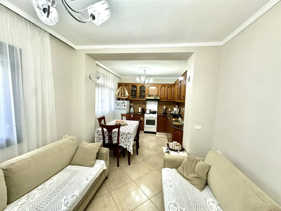 Elbasan, shitet apartament 2+1+Ballkon Kati 3, 81 m² 80.000 € (Rruga Qemal stafa)