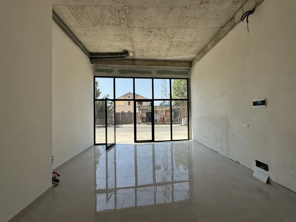 Tirane, jepet me qera ambjent biznesi Kati 0, 76 m² 80.000 Lekë (Rruga “Demokracia”, Paskuqan 2, Tirane)