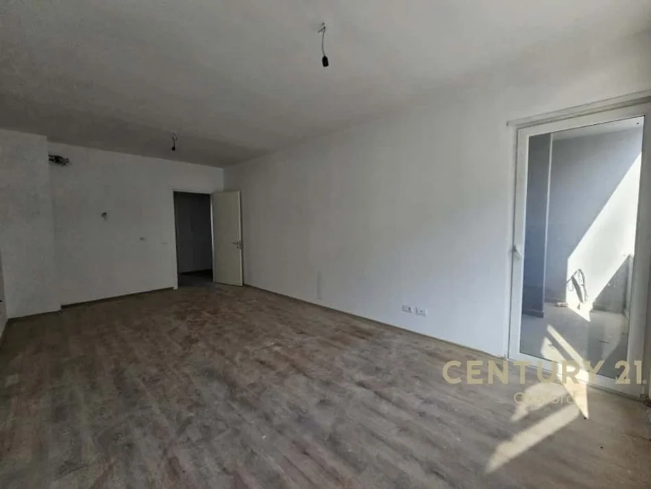 Tirane, shitet apartament 2+1 Kati 6, 95 m² 104.000 € (Univers City)