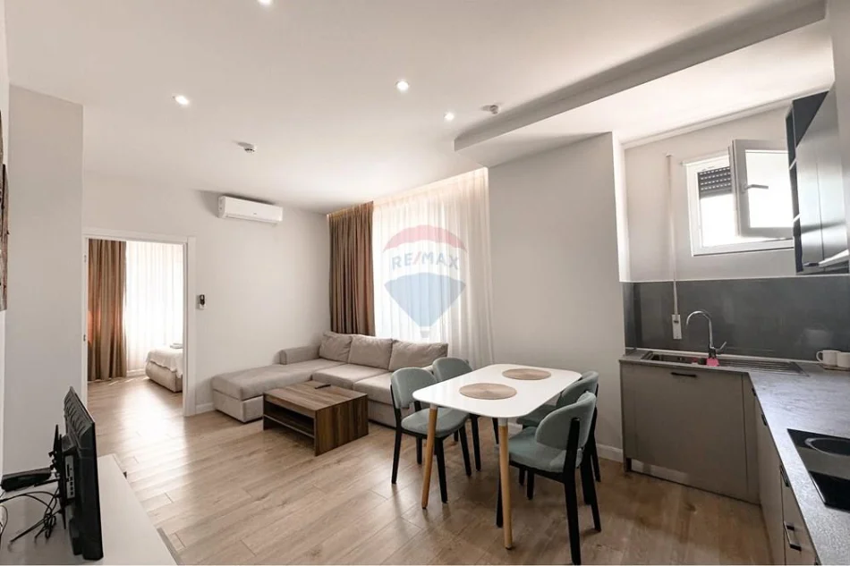 Tirane, shitet apartament 1+1 , 220 m² 370.000 € (Kinostudio)