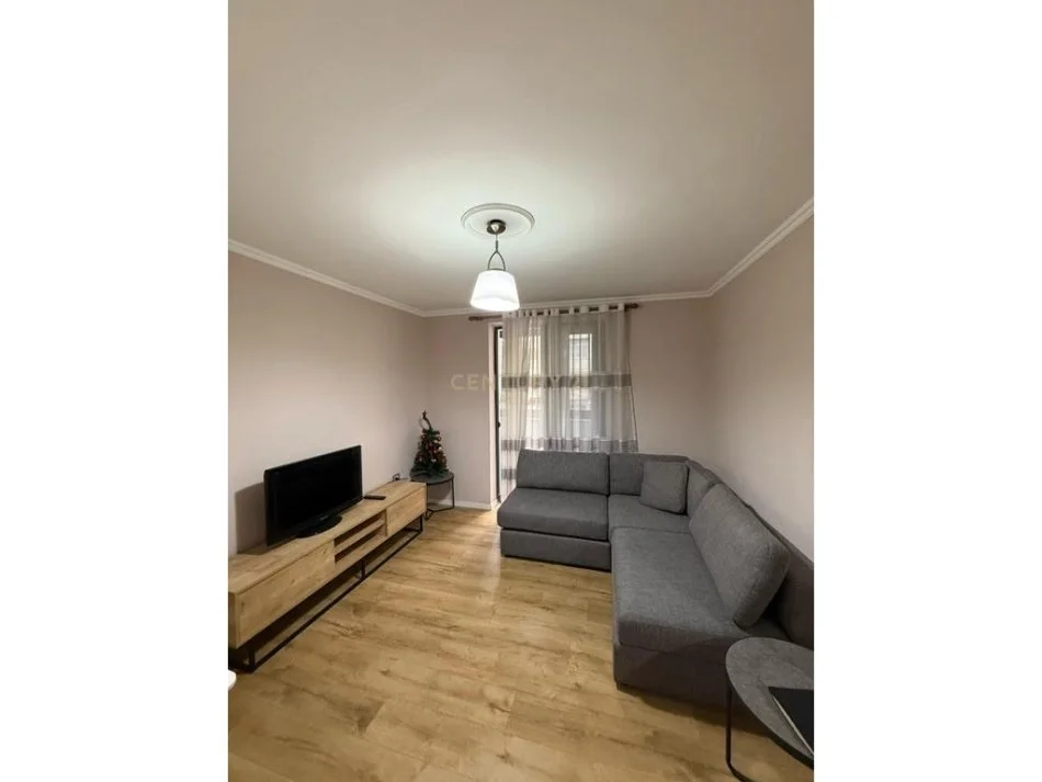 Tirane, jepet me qera apartament 2+1 Kati 2, 76 m² 500 € (Brryli)