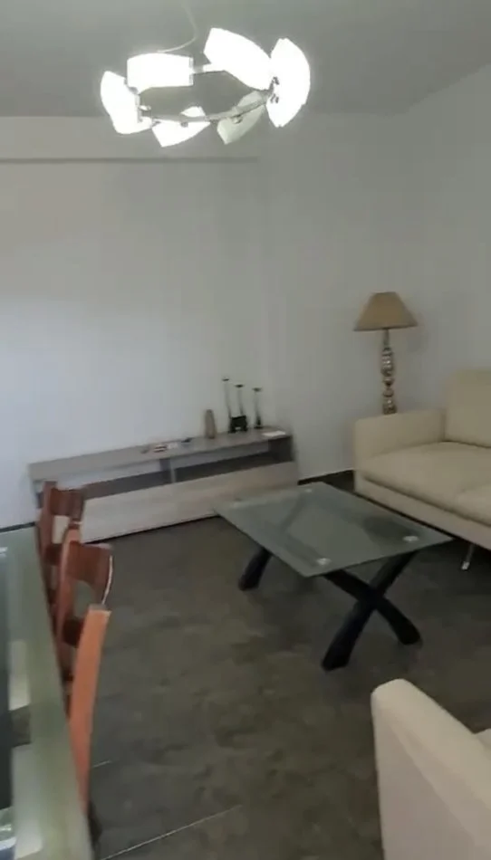 Tirane, jepet me qera apartament 1+1+Ballkon Kati 4, 1.200 € (Liqueni Artifical)