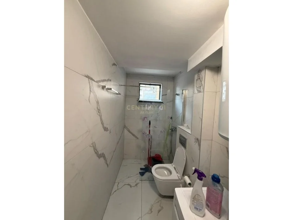Tirane, jepet me qera apartament 2+1 Kati 2, 76 m² 500 € (Brryli)