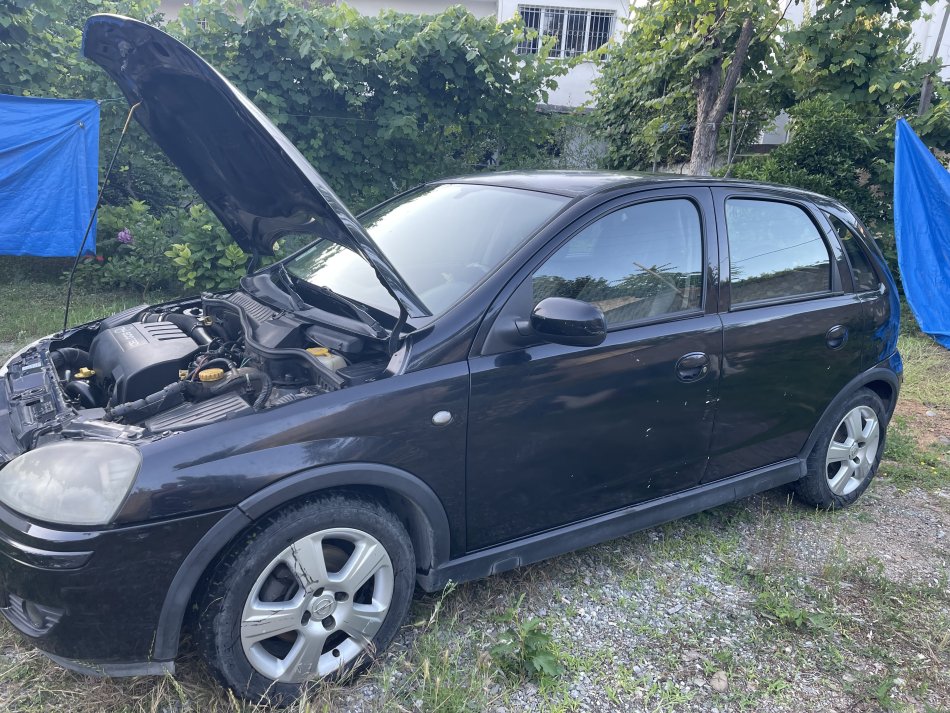 Tirane, shes makine Opel corsa Nafte, e zeze manuale Kondicioner 190.000