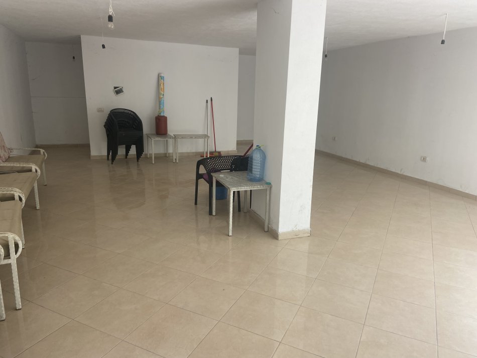 Tirane, shes dyqan Kati 0, 80 m²  105 000 mije Euro (Don Bosco)