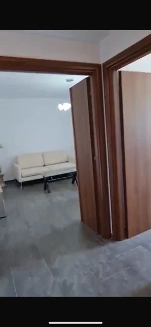 Tirane, jepet me qera apartament 1+1+Ballkon Kati 4, 1.200 € (Liqueni Artifical)