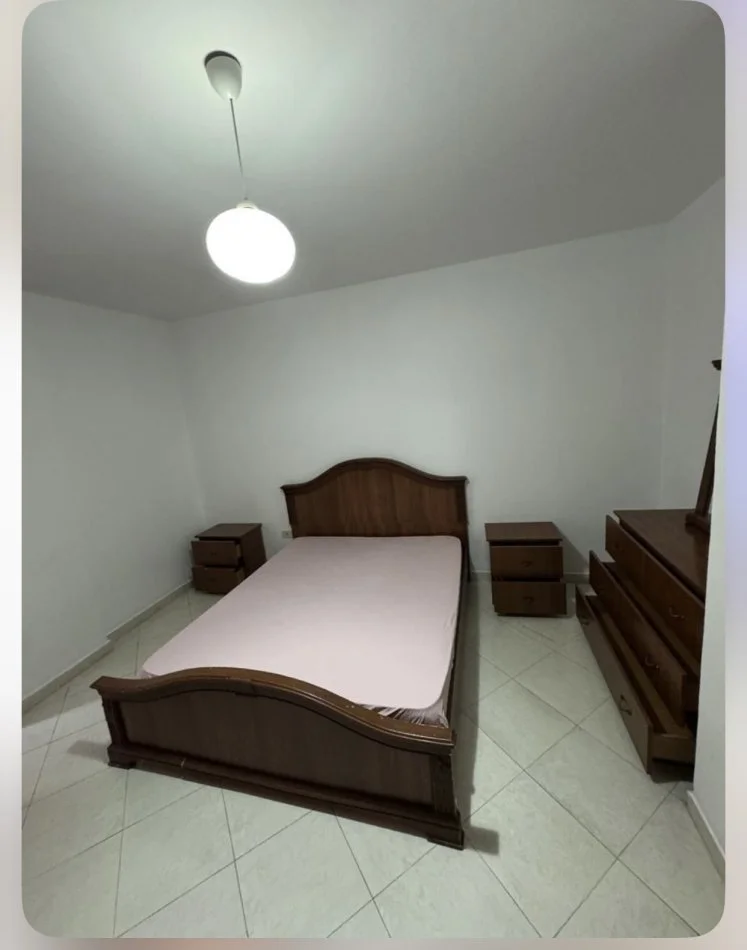 Tirane, jepet me qera apartament 1+1+Ballkon Kati 5, 75 m² 500 € (Rruga e elbasanit)