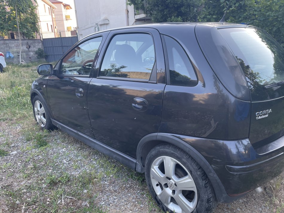 Tirane, shes makine Opel corsa Nafte, e zeze manuale Kondicioner 190.000