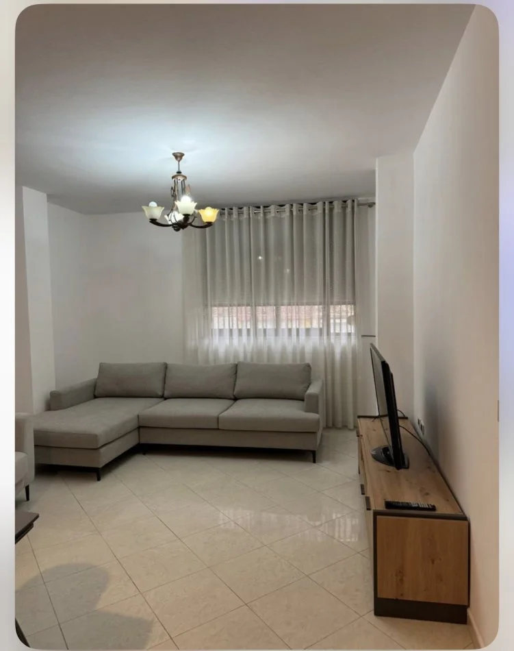 Tirane, jepet me qera apartament 1+1+Ballkon Kati 5, 75 m² 500 € (Rruga e elbasanit)