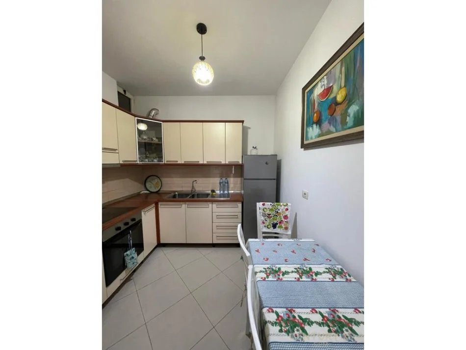 Tirane, jepet me qera apartament 2+1 Kati 8, 101 m² 650 € (Don bosko)