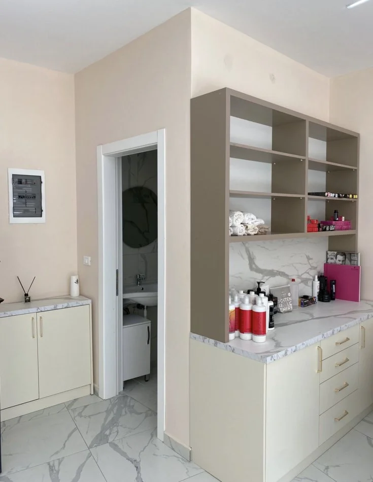 Tirane, jepet me qera ambjent biznesi Kati 2, 60 m² 900 € 