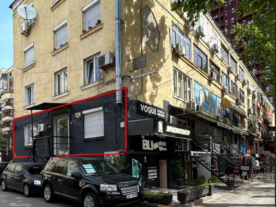Tirane, jepet me qera dyqan Kati 0, 38 m² 500 € (Rr. Kavajes)