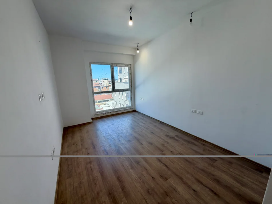 Tirane, shitet apartament 2+1+Ballkon Kati 3, 117 m² 200.000 € (Laprake te Kompleksi Aura)