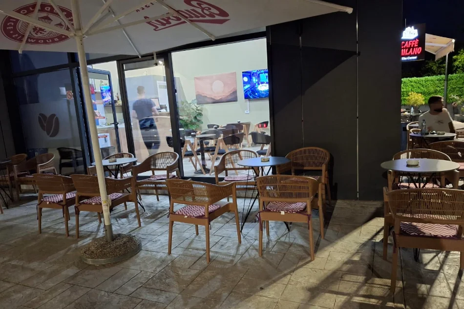 Tirane, jepet me qera bar-kafe Kati 0, 50 m² 900 € (Don Bosko, Tirane)