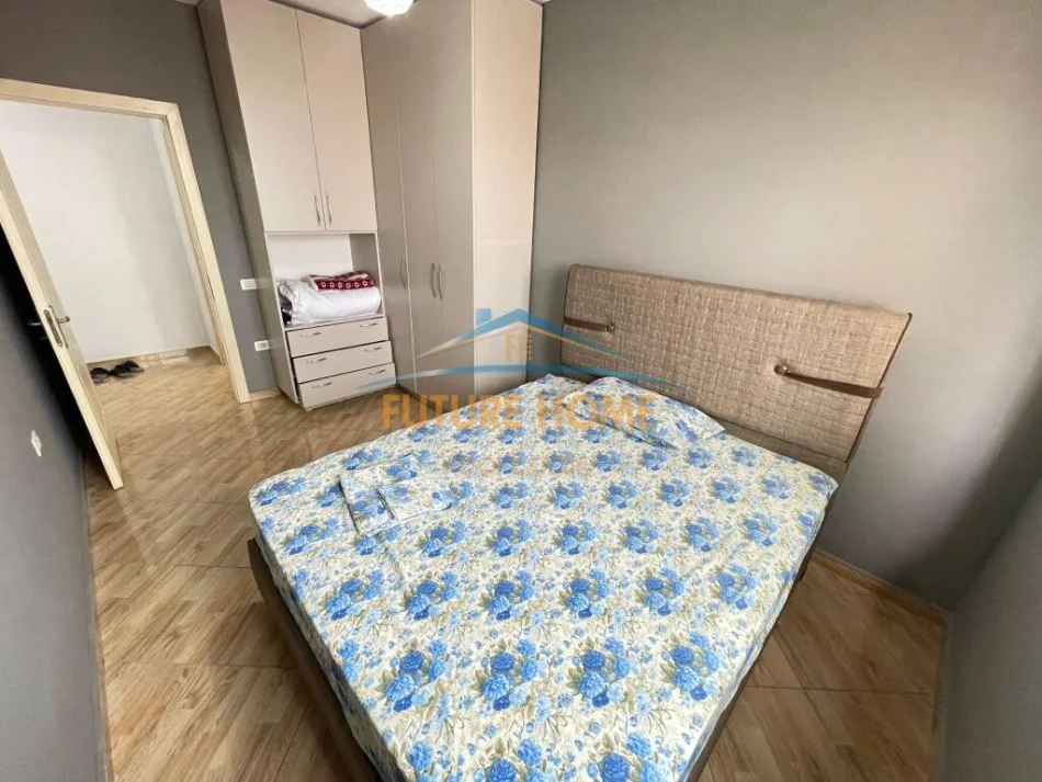 Tirane, shitet apartament 1+1+post parkimi Kati 4, 76 m² 160.000 € (Shkolla e Kuqe)