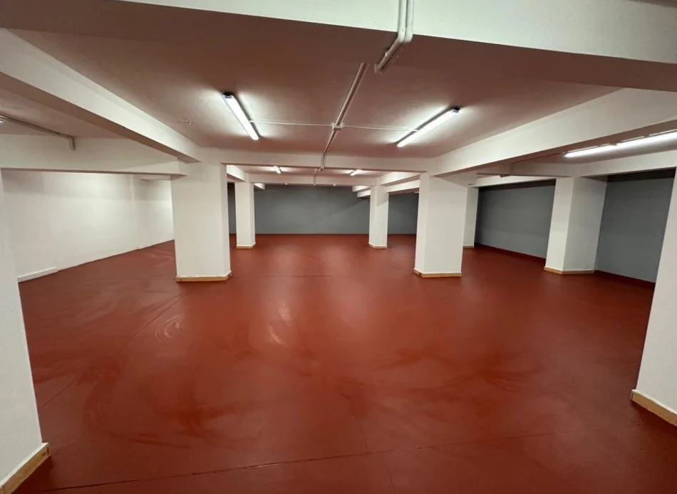 Tirane, shitet ambjent biznesi Kati 0, 386 m² 350.000 € (Shkolla e Kuqe, Tirane)